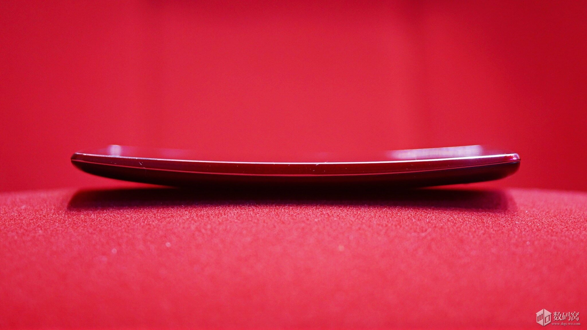 Curve of Red LG G Flex2