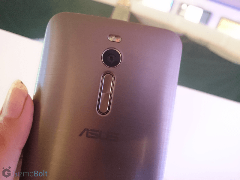 Asus Zenfone 2 dual LED flash