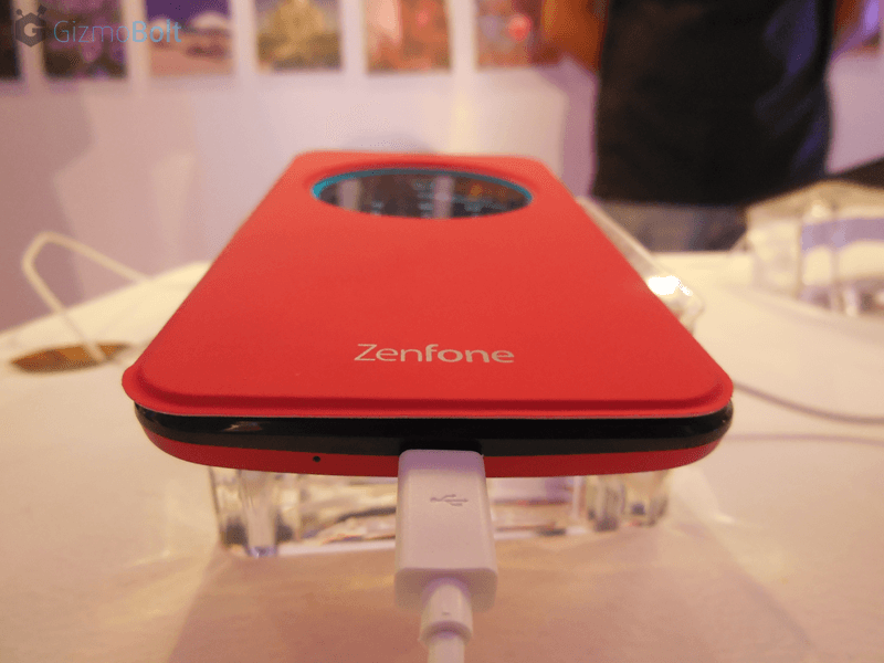 Asus ZenFone 2 View Flip Cover hands on