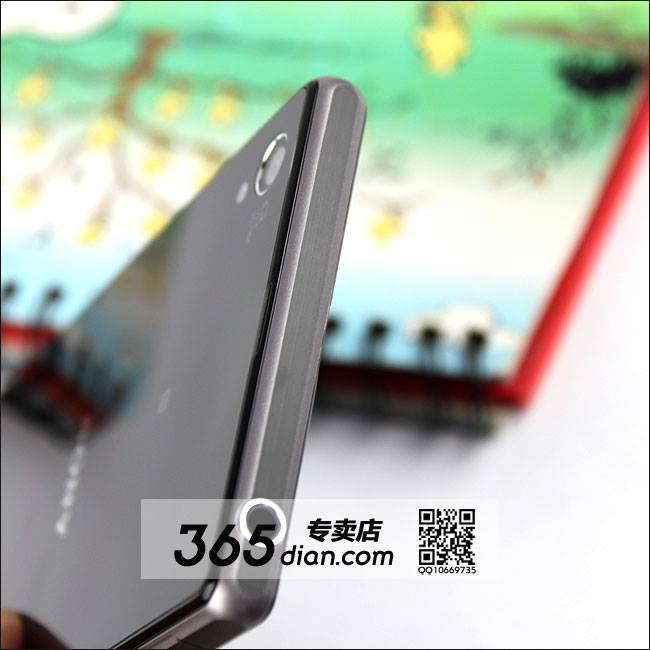 Black Xperia Z1 Dummy Pic showing open 3.5 mm Headphone jack