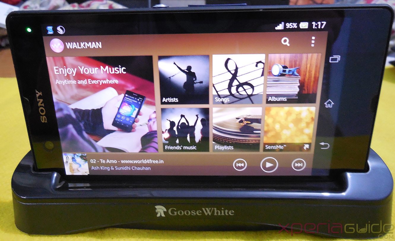Landscape mode in Goose White Xperia Z Charging Dock
