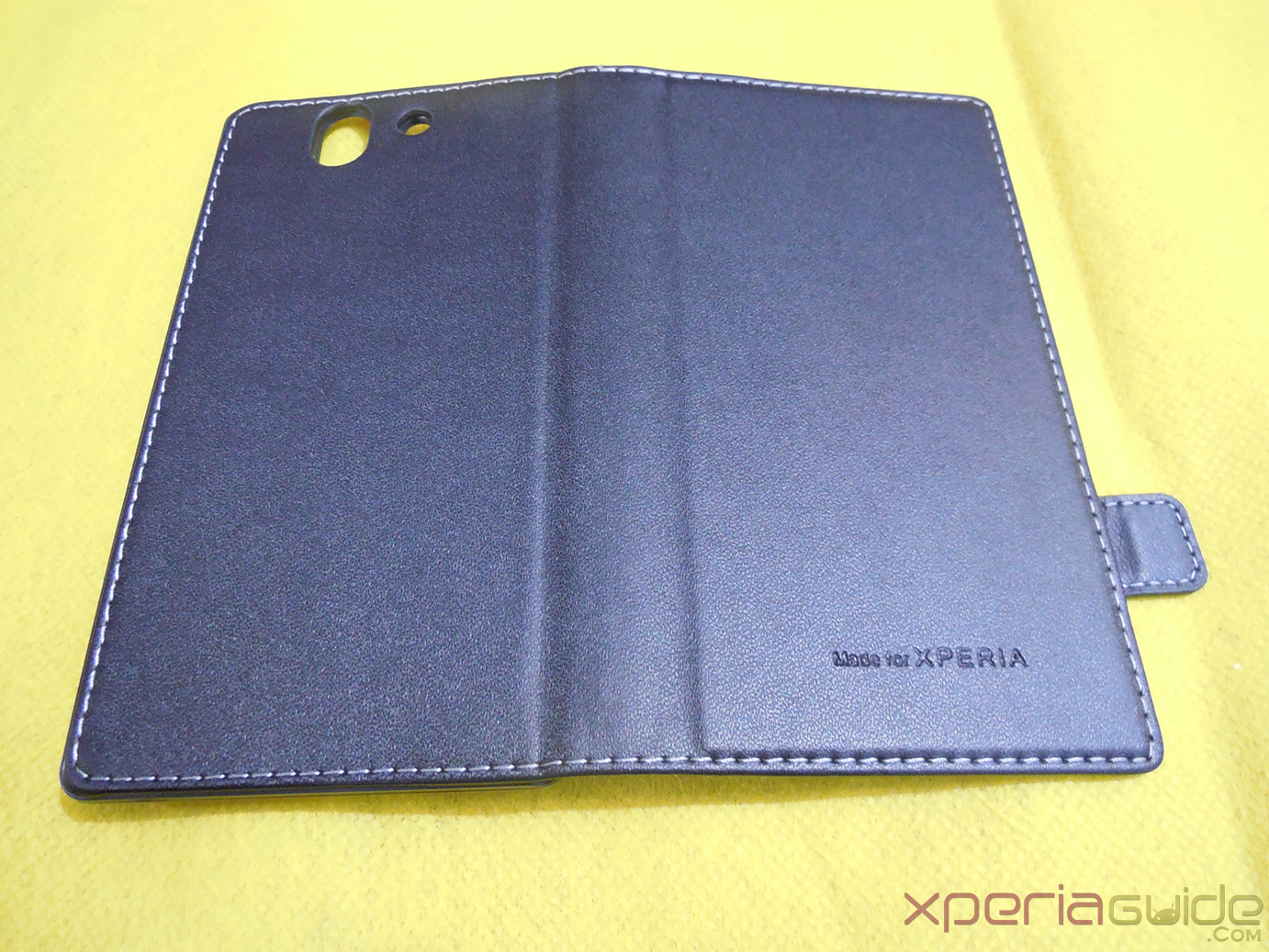 Xperia Z flip Case by Roxfit fold