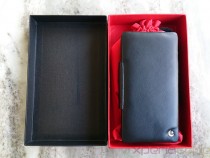 Noreve Sony Xperia Z leather case box cotnents