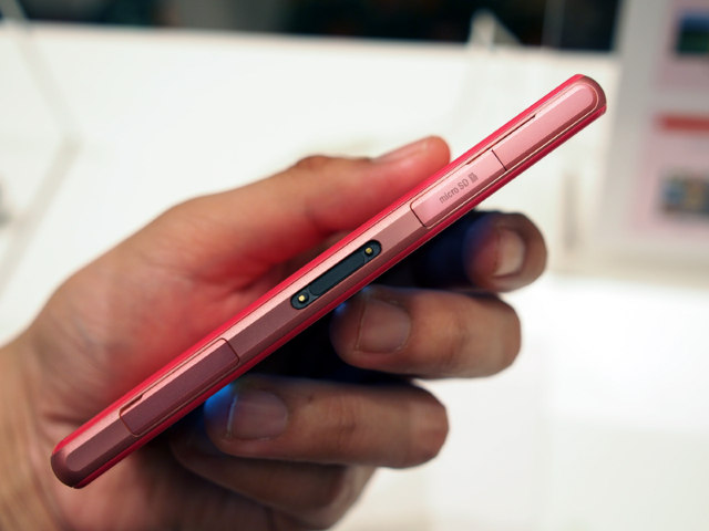 Sony Xperia Z1 f pink magnetic dock
