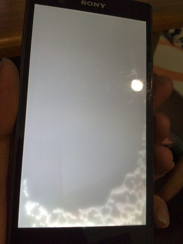 Water Enters Inside Xperia Z Screen