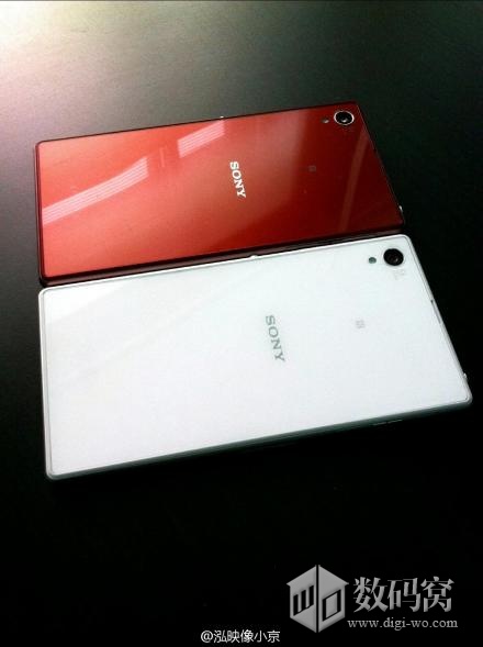A new pic of Red Xperia Z1 with white Xperia Z1 has been leaked