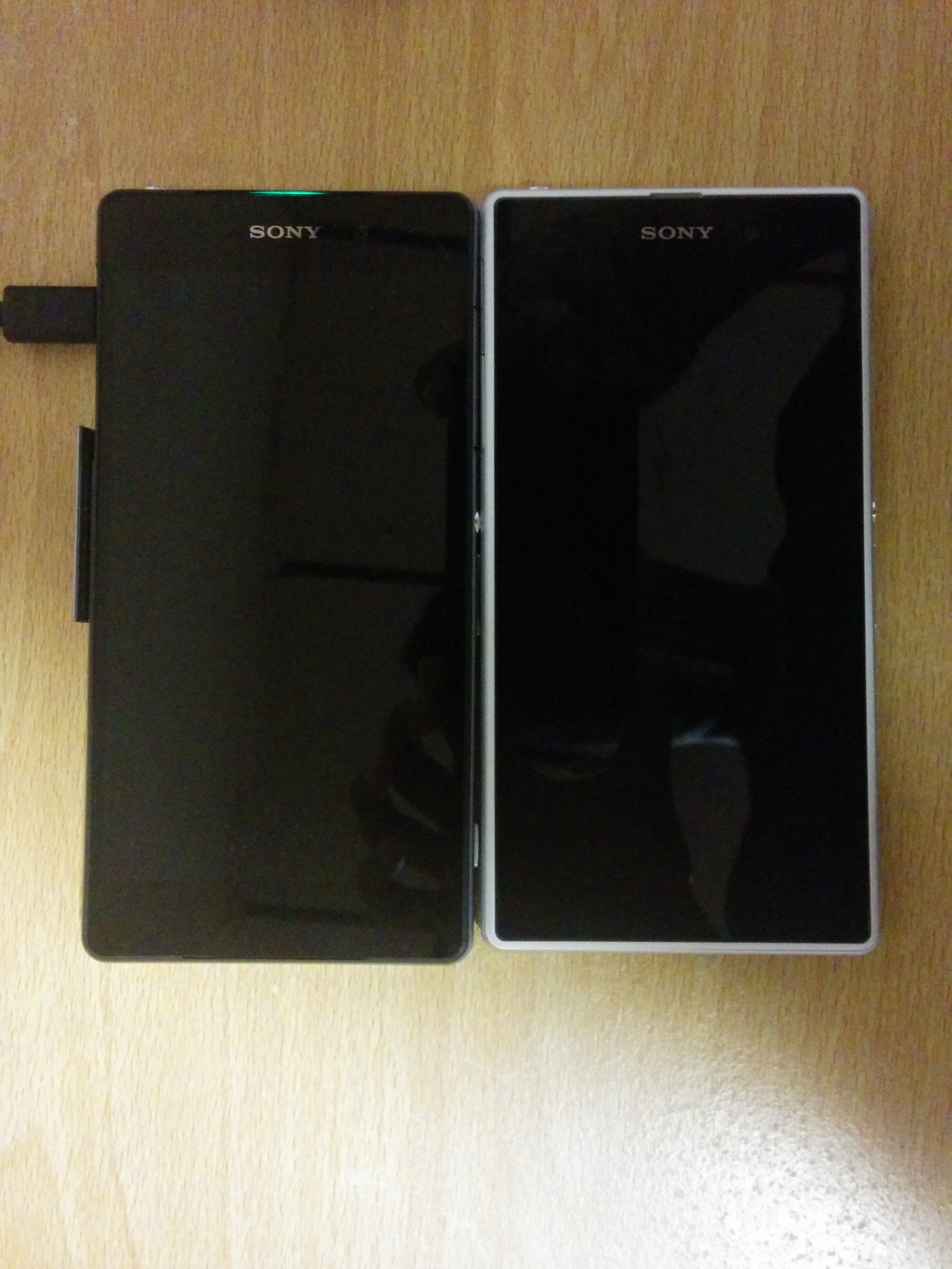 Xperia Z1 vs Sony D6503 aka Sony Sirius Comparison Photos