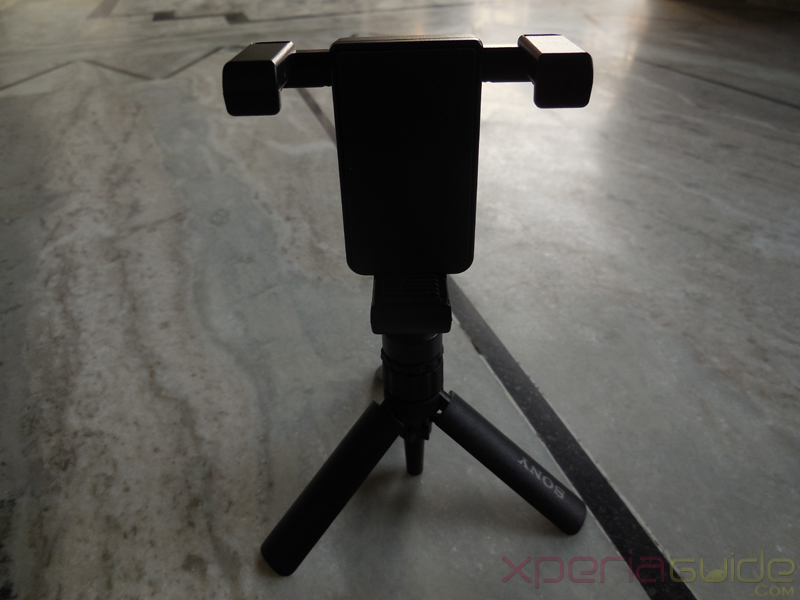 Sony Smartphone Tripod SPA-MK20M - Screwing holder on tripod