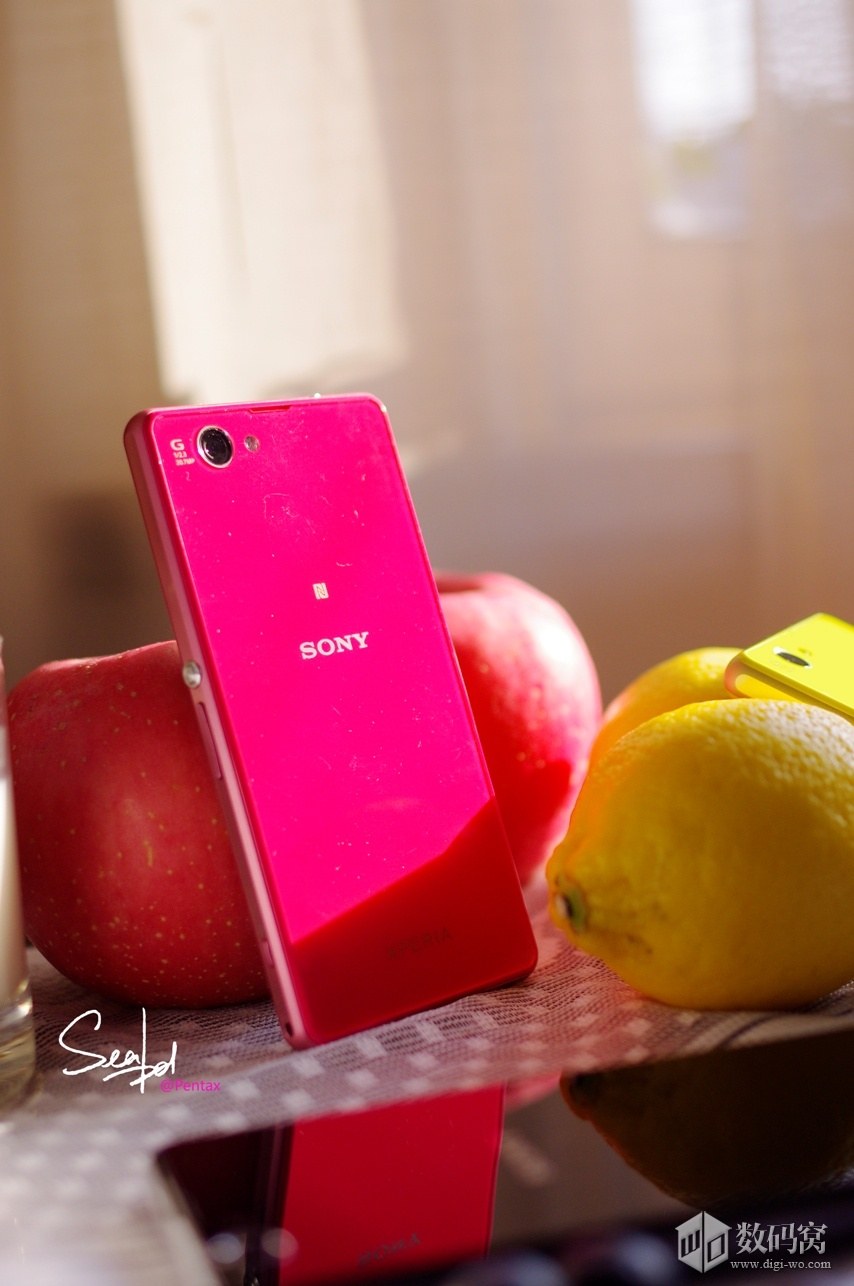 Xperia Z1 Compact in Pink color