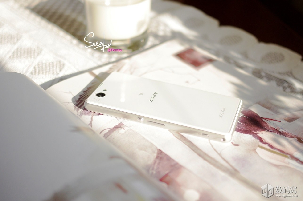 Xperia Z1 Compact Colorful in Elegant White 