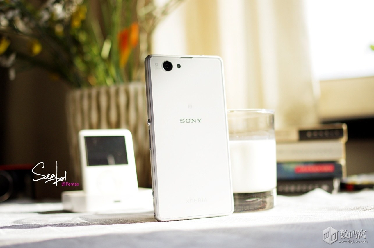 Xperia Z1 Compact Colorful in Elegant White color