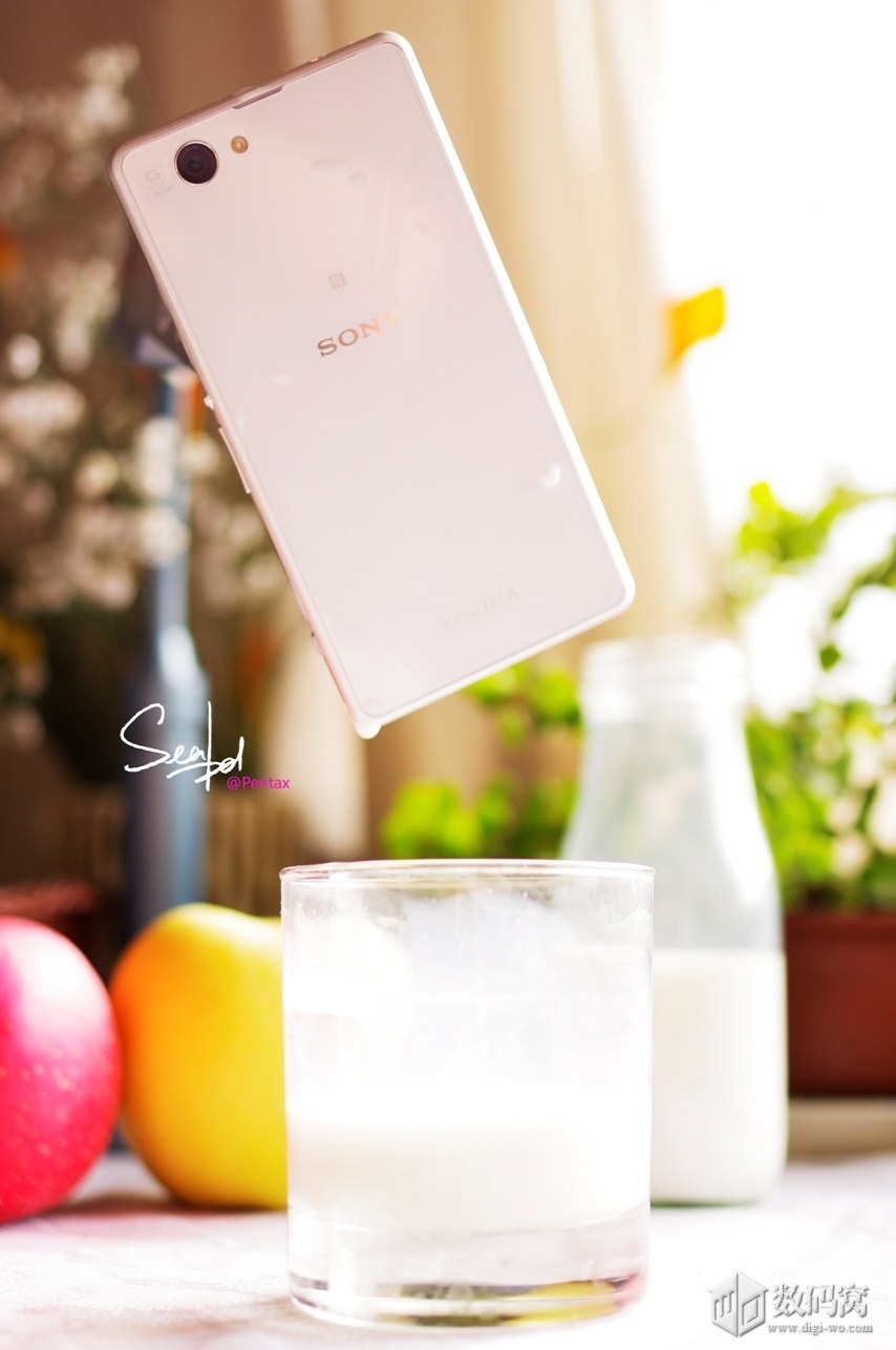 Xperia Z1 Compact  in White color