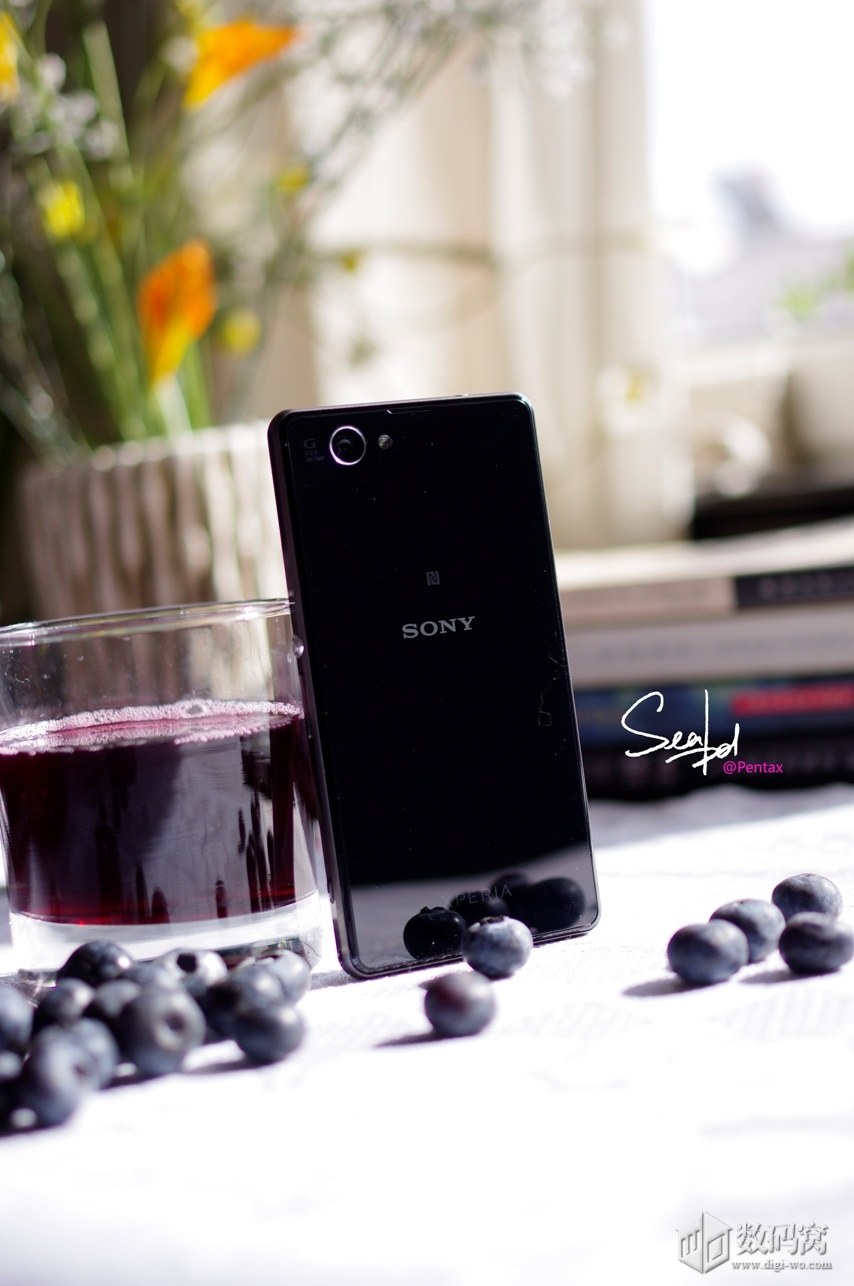  Xperia Z1 Compact in Black color