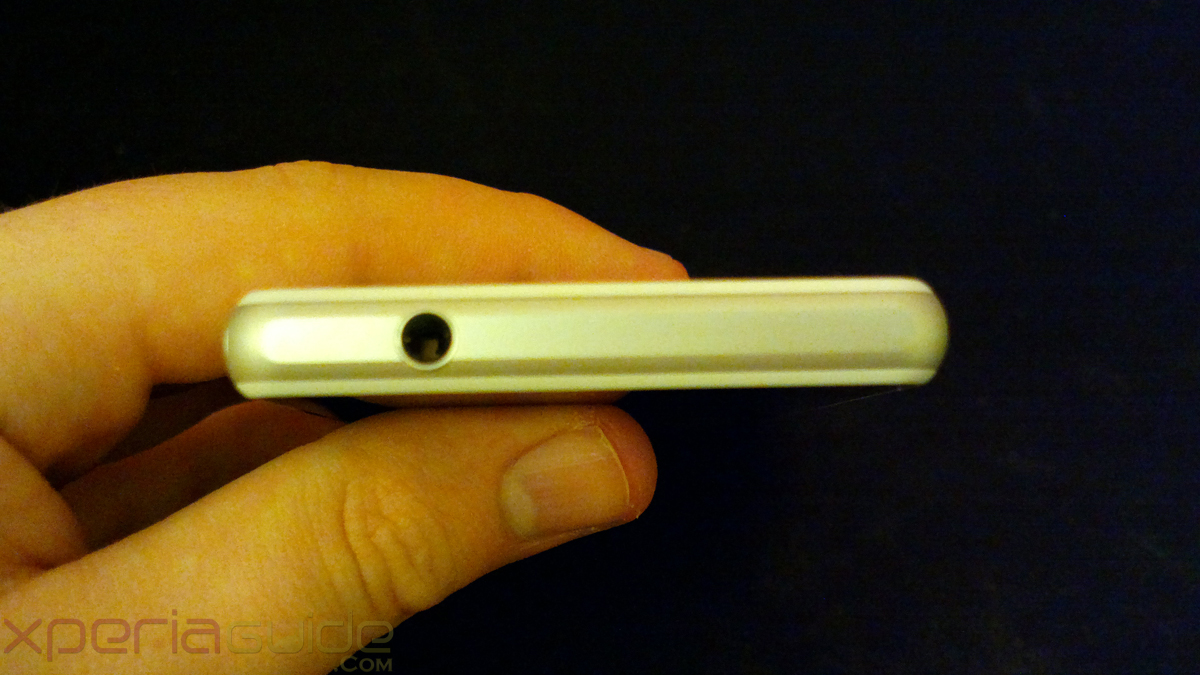 Xperia Z1 Compact 3.5mm headphone jack hole