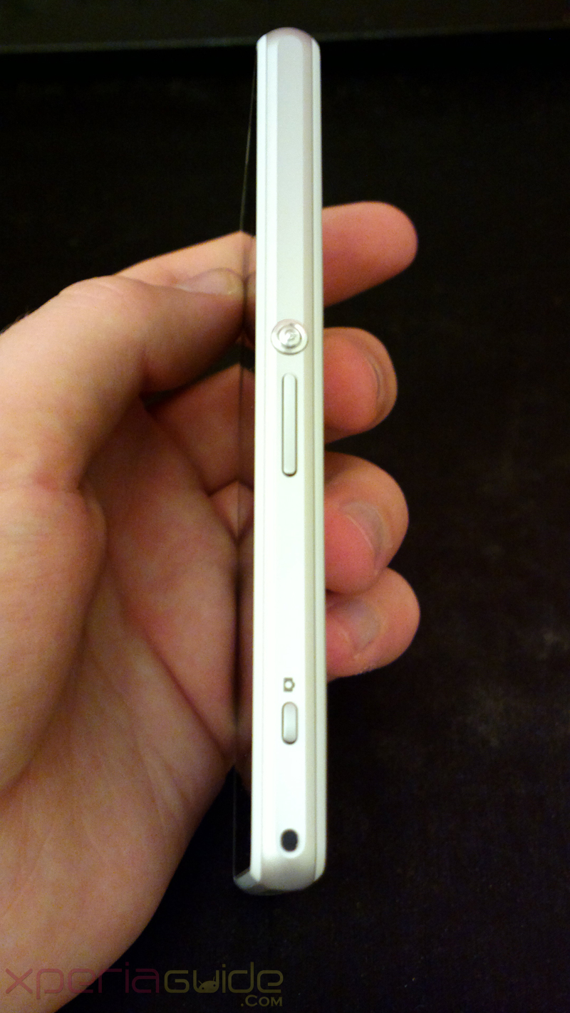 Xperia Z1 Compact Strap Hole