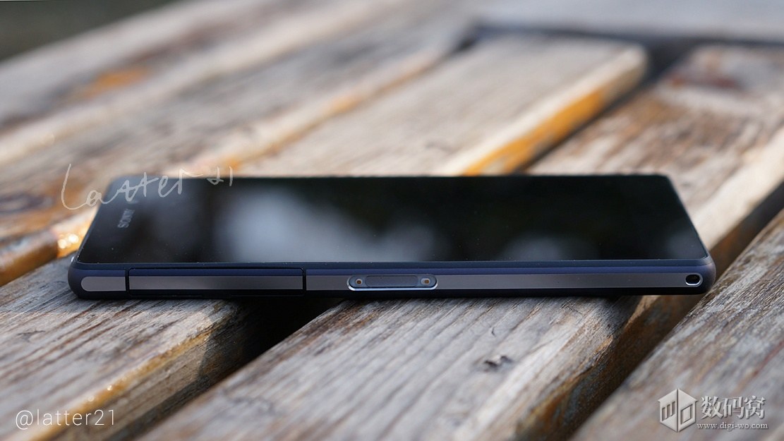 Xperia Z2 Left profile