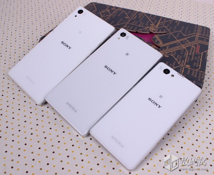 White Xperia Z2 Vs Xperia Z1