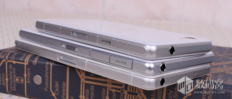 White Xperia Z2 Vs Xperia Z1 Vs Xperia Z1 Compact color contrast comparison - Difference in white color easily spotted.