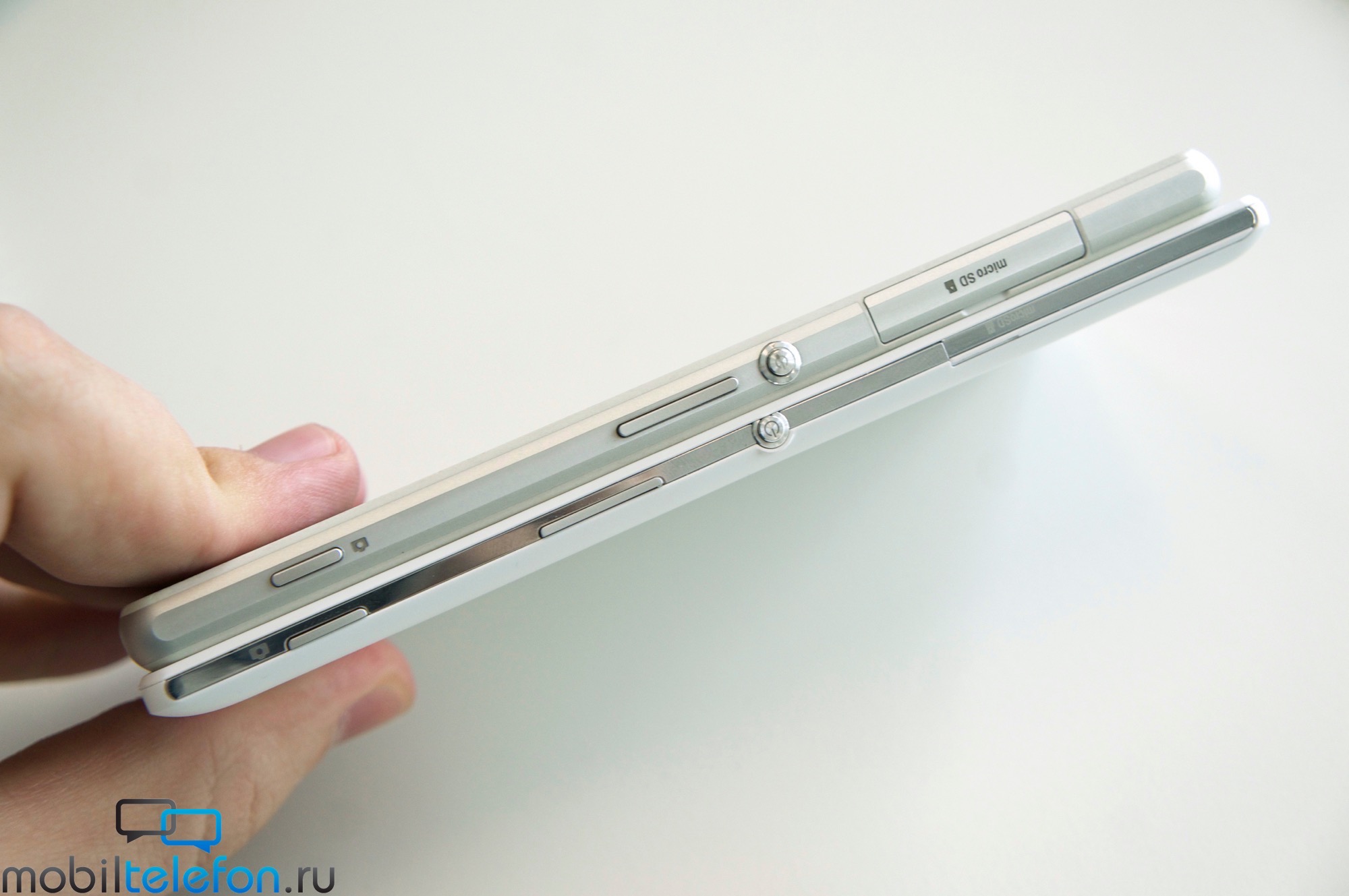 Xperia Z2 vs Xperia T3 Thickness Comparison