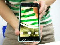 Xperia C3 Selfie phone in Turquoise color