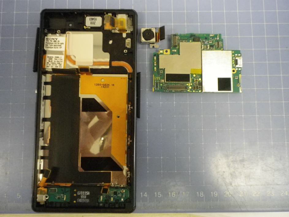 Xperia Z3 20.7 MP camera dismantled