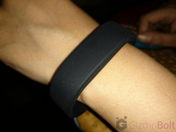 How to wear Sony SmartBand SWR10