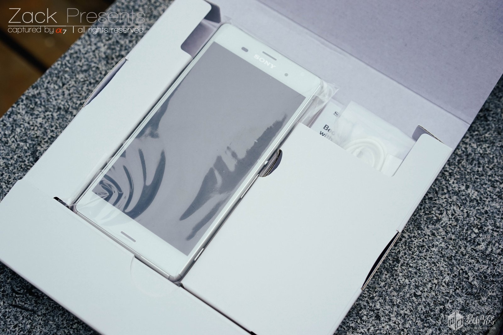 White Xperia Z3 out of box