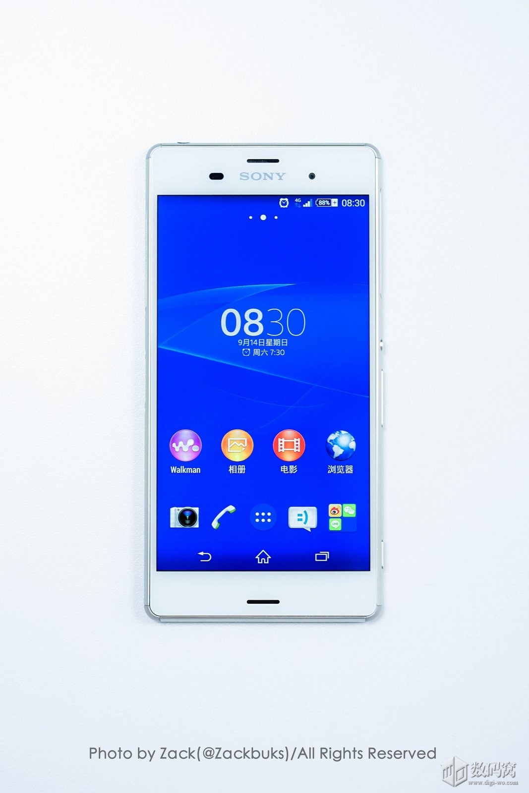 White Xperia Z3 picture