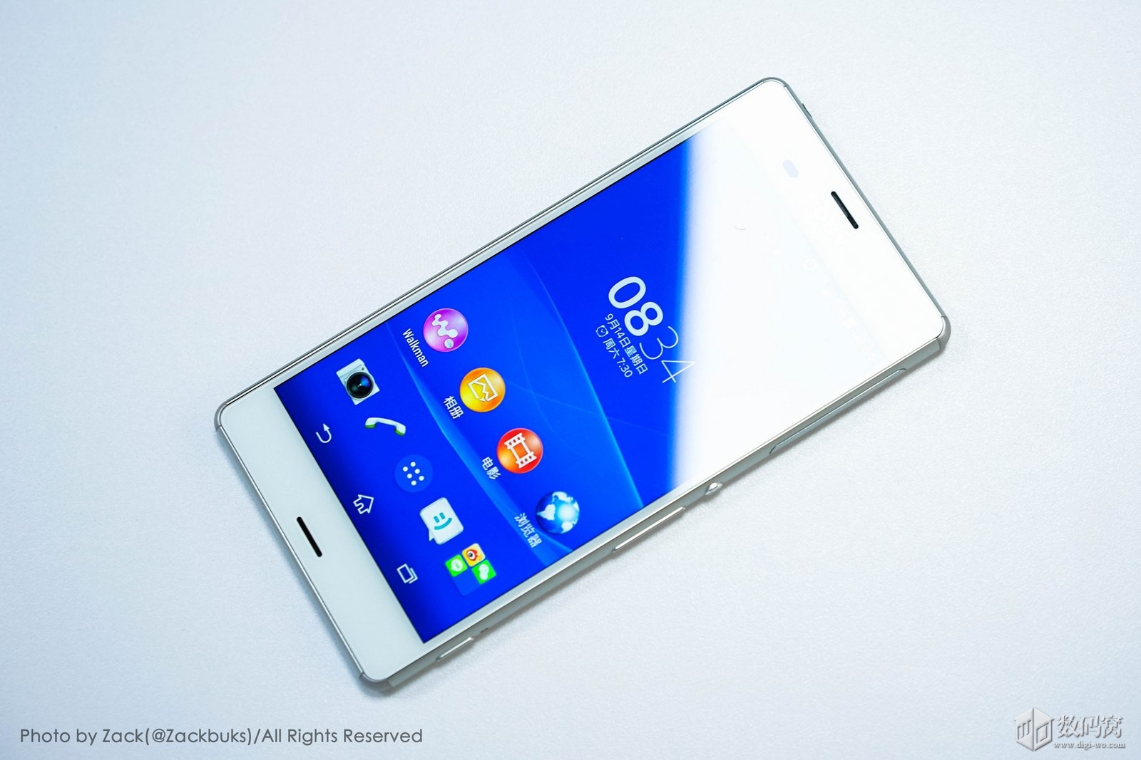 White Xperia Z3 hands on pics