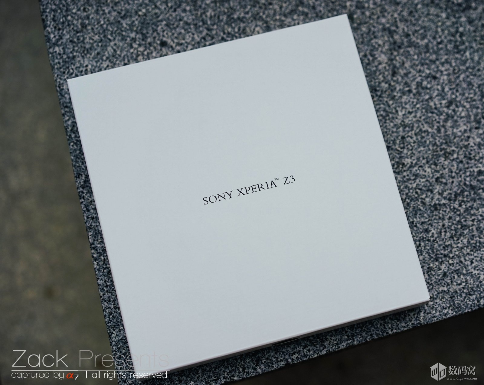 White Xperia Z3 box