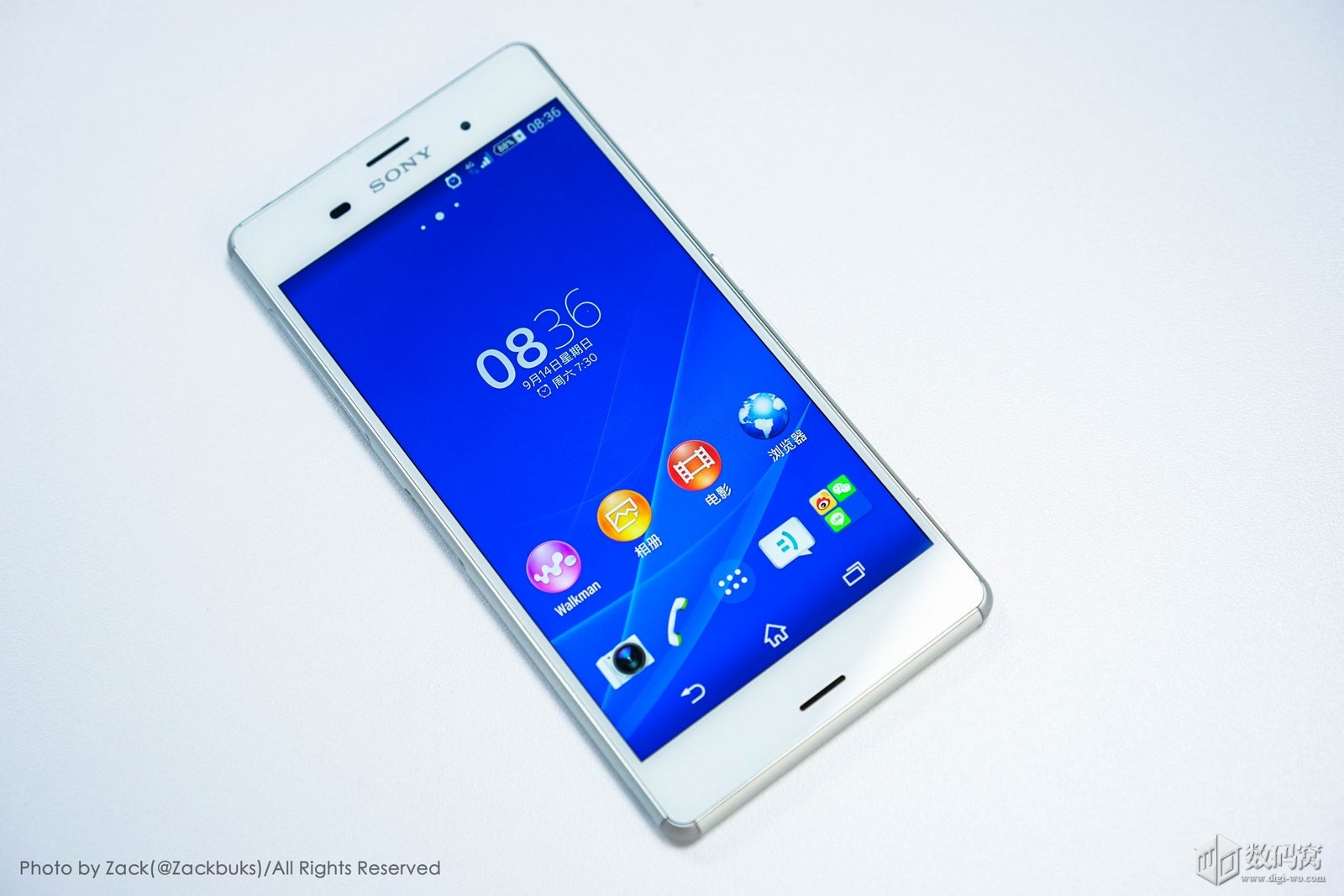 White Xperia Z3 hands on