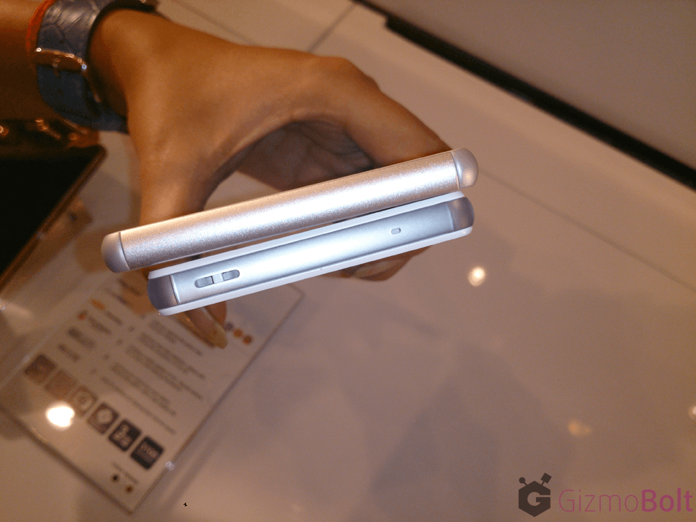 Xperia Z3 vs Z3 Compact Thickness