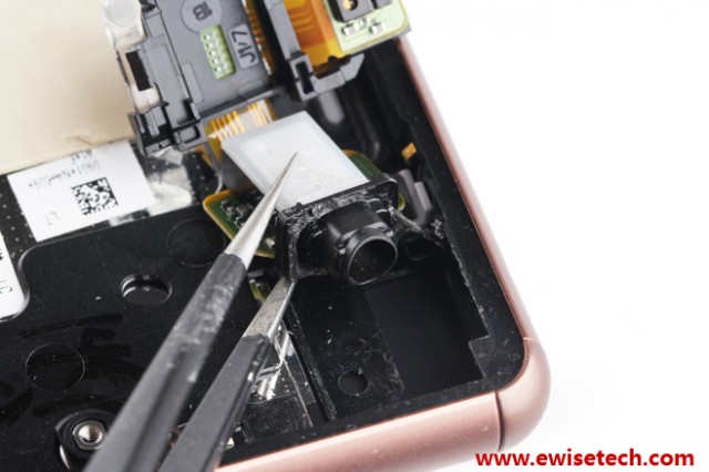 How to remove Xperia Z3 Camera Module 