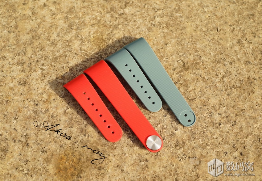 Sony SmartBand Talk Wrist Strap SWR310 Hands On - Blue and Red Color