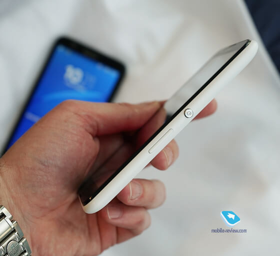 Xperia E4 White Hands On