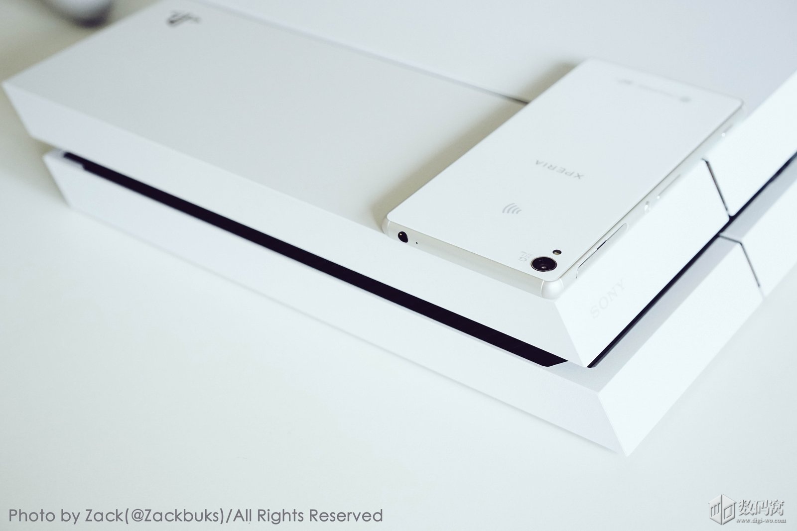 Sony PS4 and White Xperia Z3