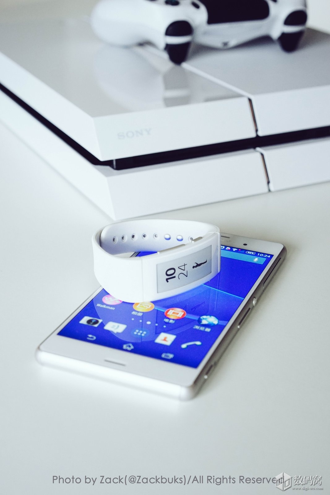 Xperia Z3 and White SmartBand Talk