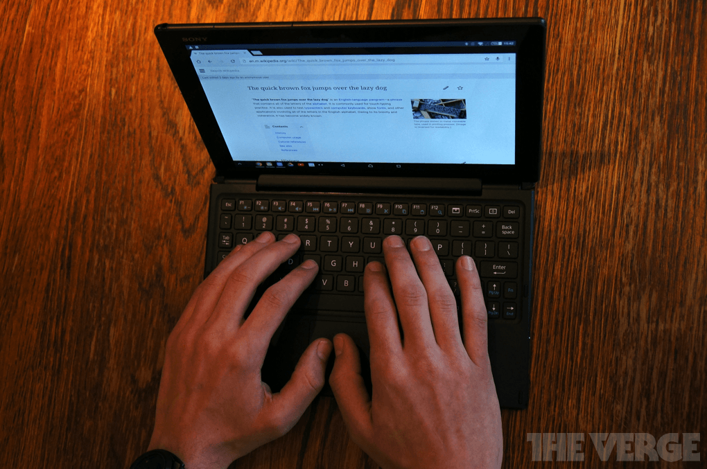 Sony BKB50  turns Xperia Z4 Tablet into a Laptop