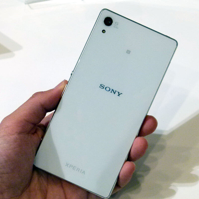Xperia Z4 White Hands on