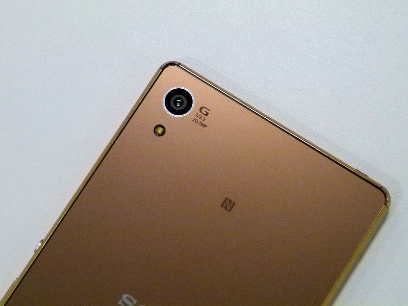 Xperia Z4 20.7 MP rear camera lens