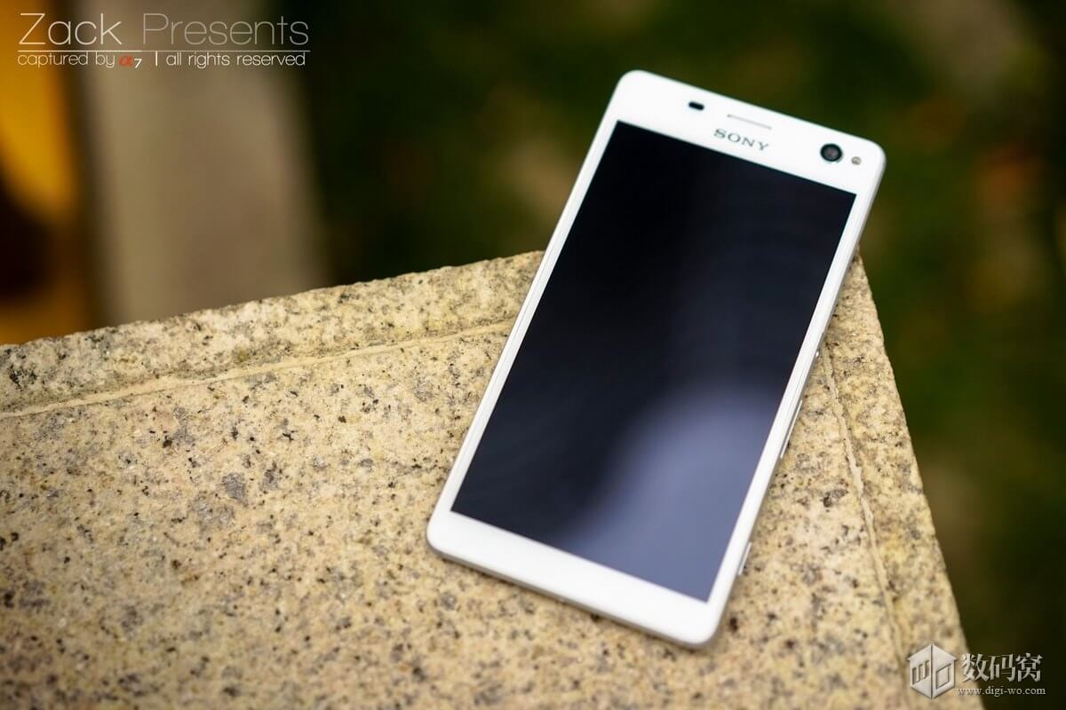 Xperia C4 5.5" FHD 1080p IPS display