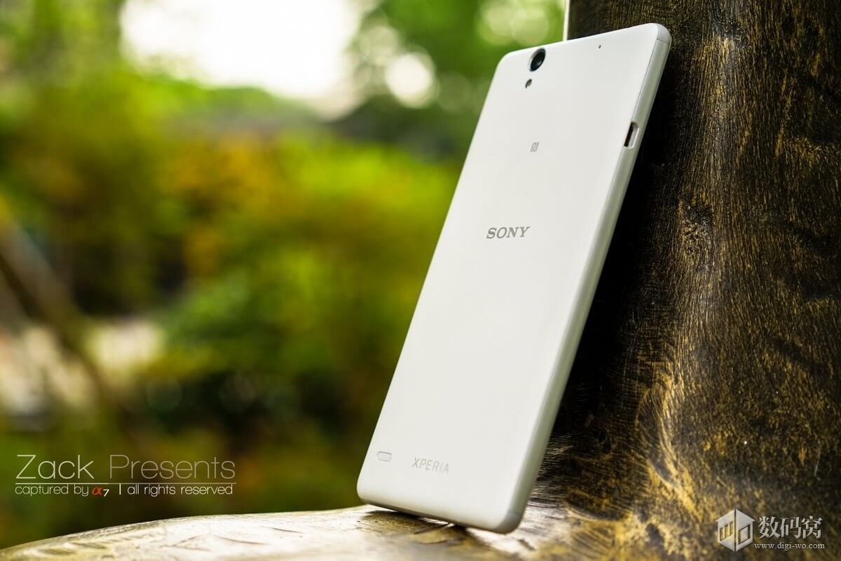 Xperia C4 7.9 mm thick