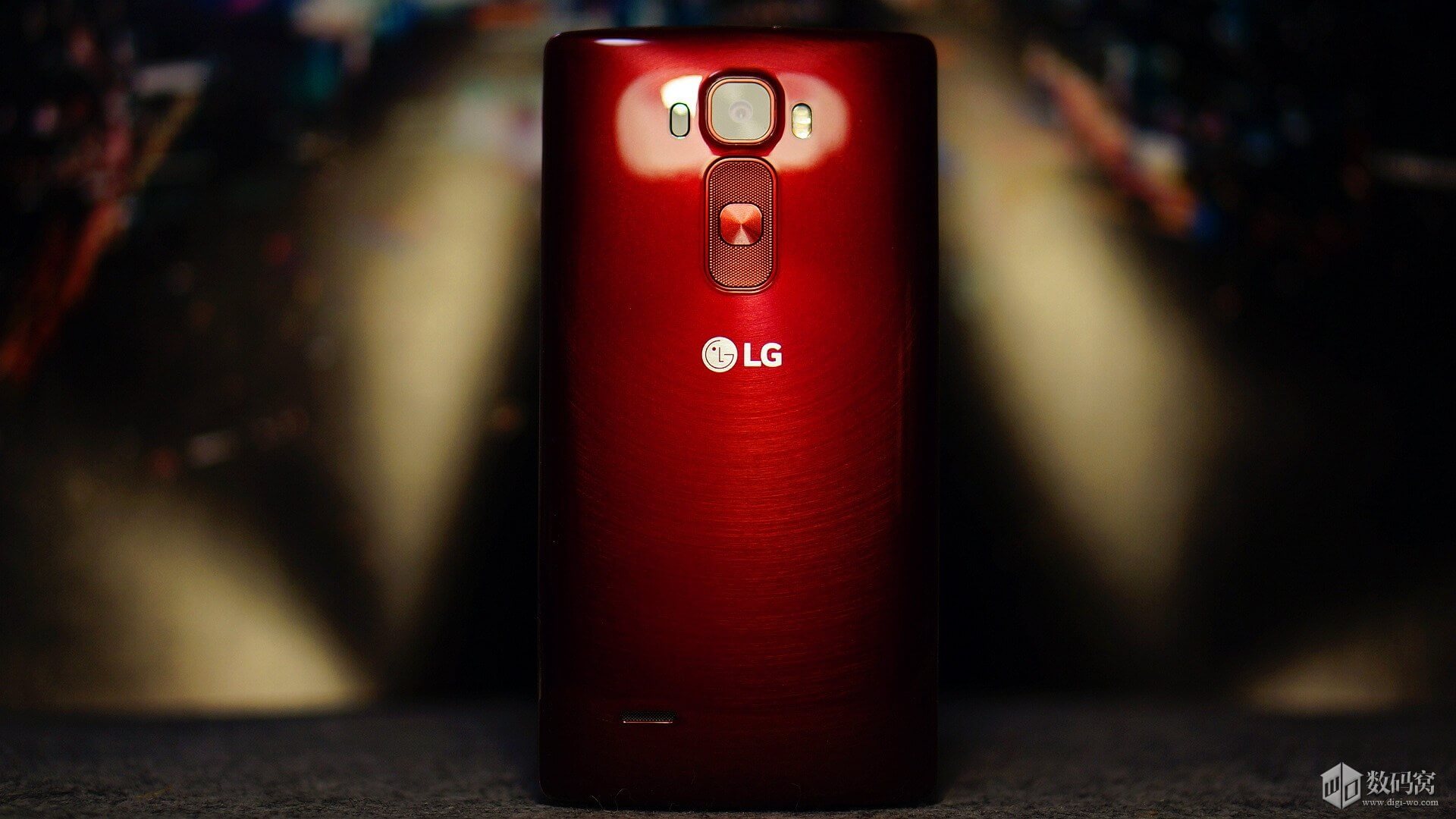 13 MP rear cam in Red LG G Flex2