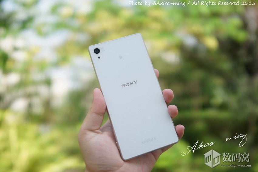 White Xperia Z3+ Back side