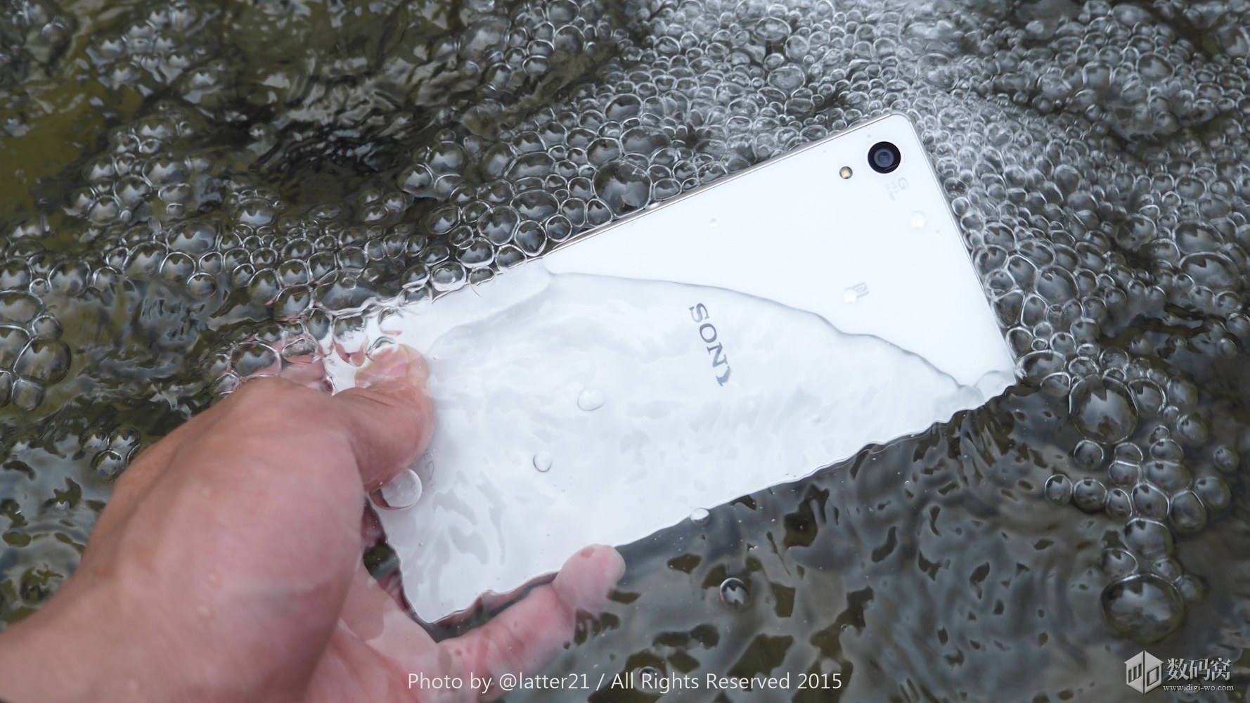 White Xperia Z3+ Water Resistant