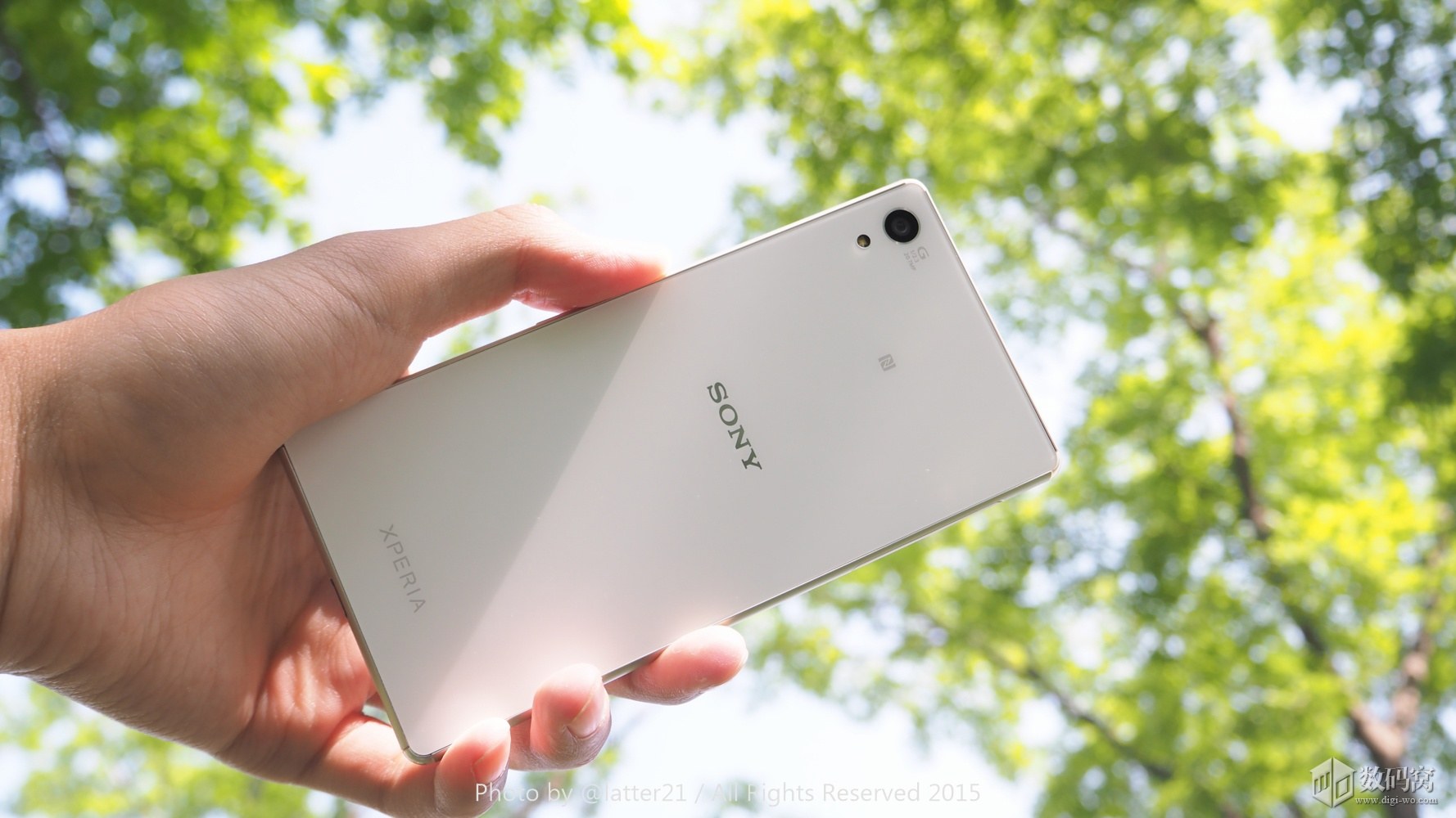 White Xperia Z3+ Rear Side