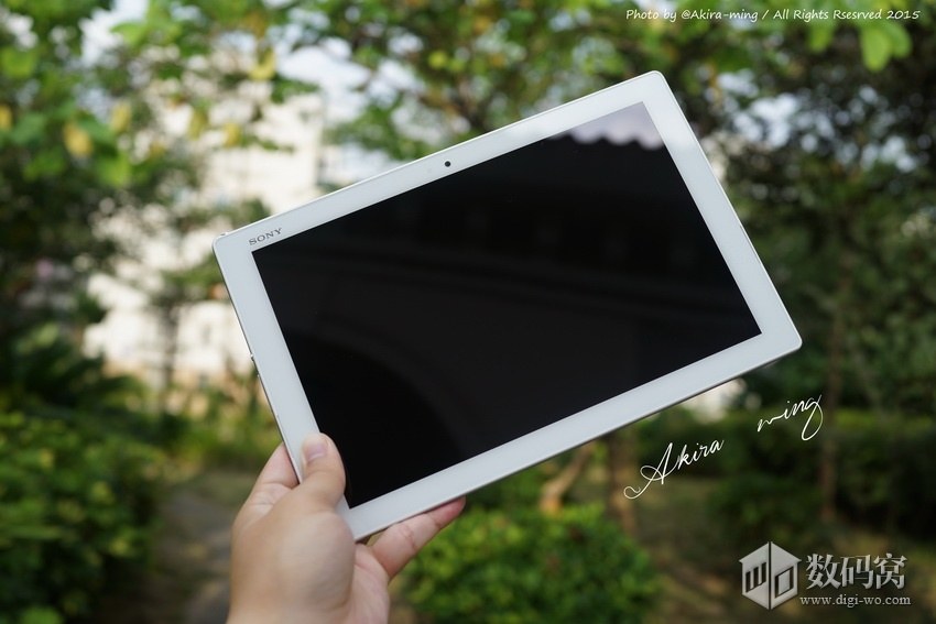 White Xperia Z4 Tablet hands on