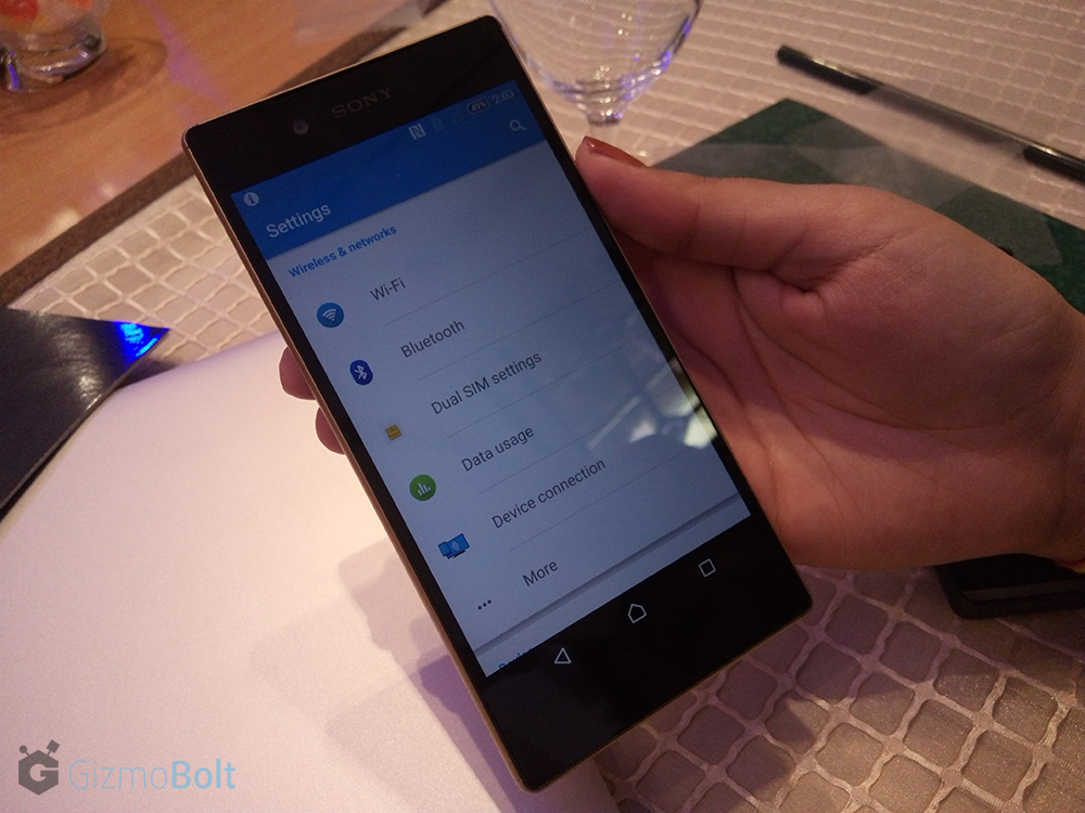 Sony Xperia Z5 hands On Pics - Gold Color