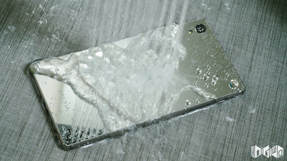 Xperia Z5 Premium Water proof handset 