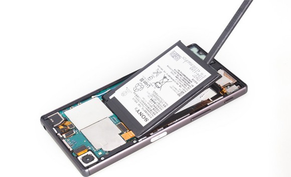 Removing Xperia Z5 battery